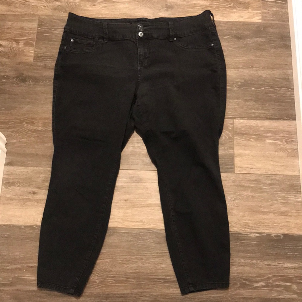 Black denim capris